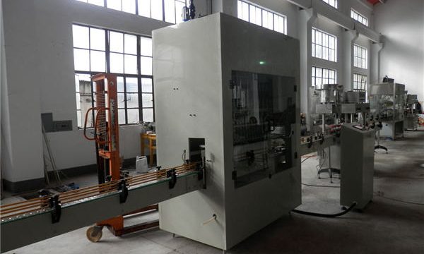 Çin'de otomatik çamaşır suyu doldurucu