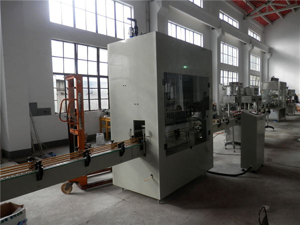 Çin'de otomatik çamaşır suyu doldurucu