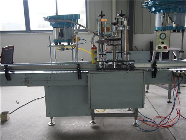 24 Kafa Şişe Tuvalet Suyu Dolum Makinesi