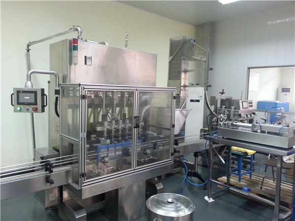 6 Kafalı Otomatik Motor Yağı Dolum Makinesi